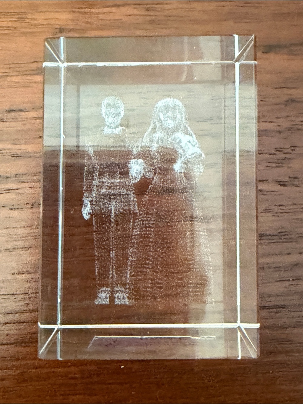 Vintage 3D Laser Etched Crystal Bride & Groom 1-1/2x 2 1/4” Made In UK